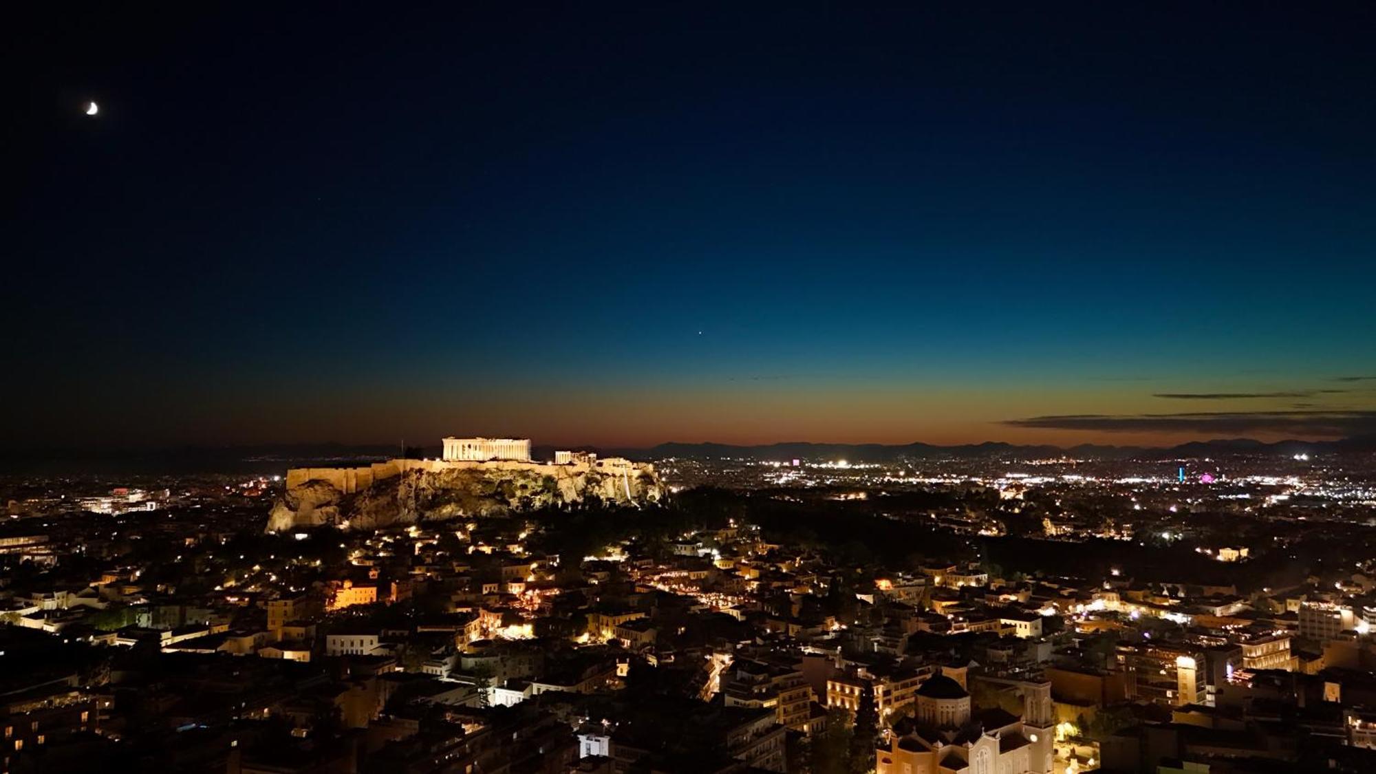 Parthenon And Syntagma Square View Apartment Athena Bagian luar foto