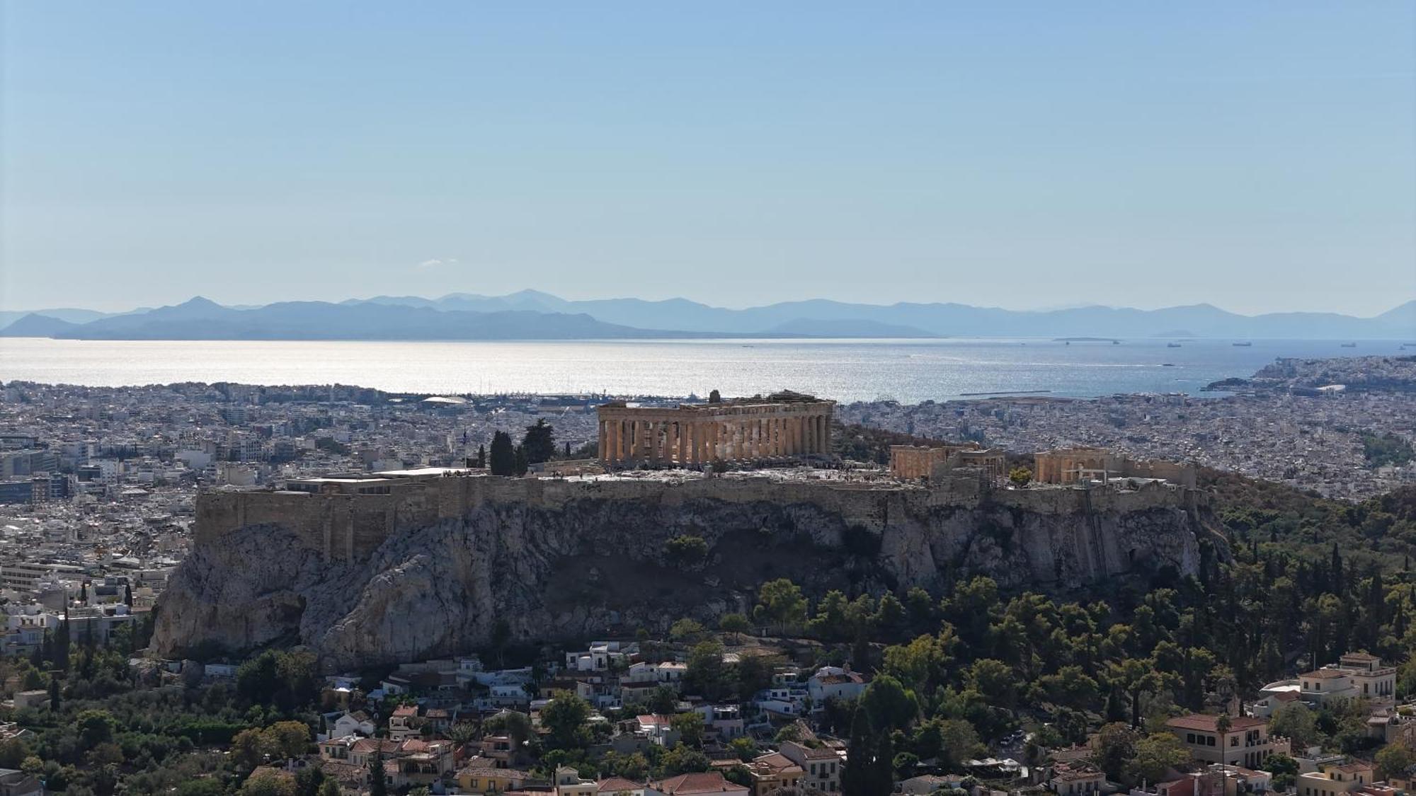 Parthenon And Syntagma Square View Apartment Athena Bagian luar foto