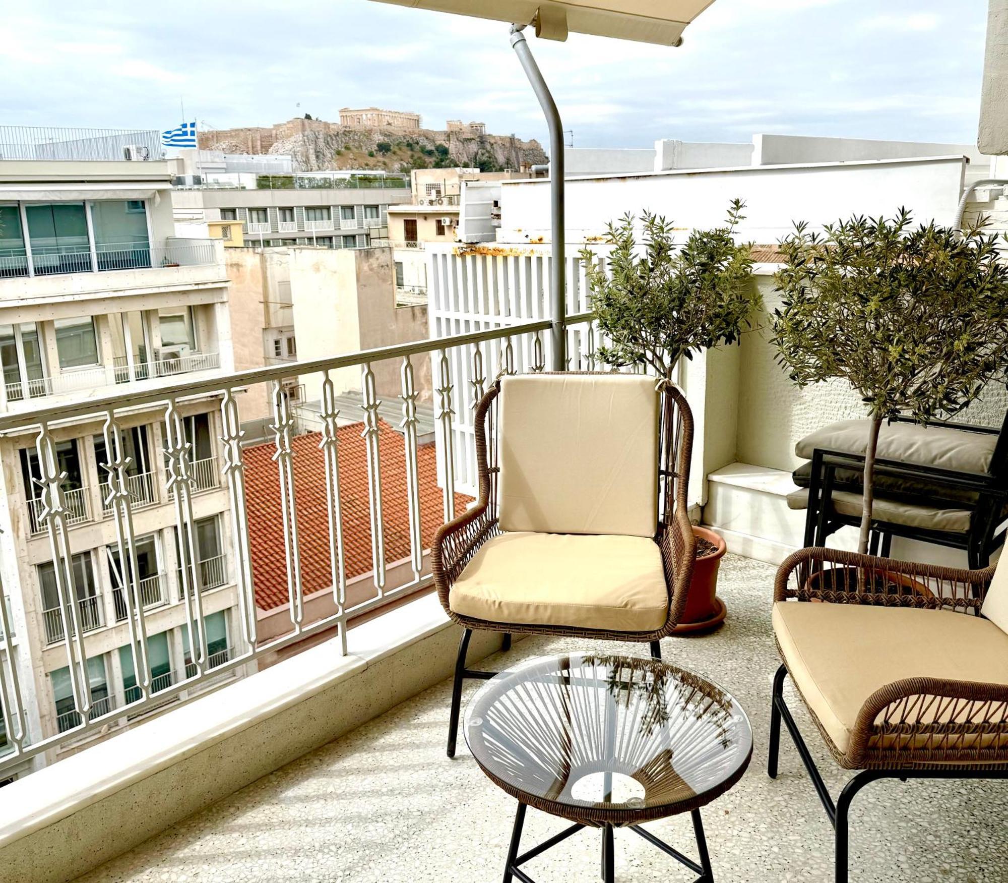 Parthenon And Syntagma Square View Apartment Athena Bagian luar foto